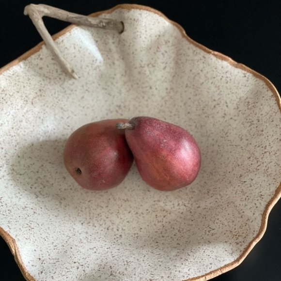 NWT Large Handmade Ceramic Ruffle Bowl - Picture 2 of 4